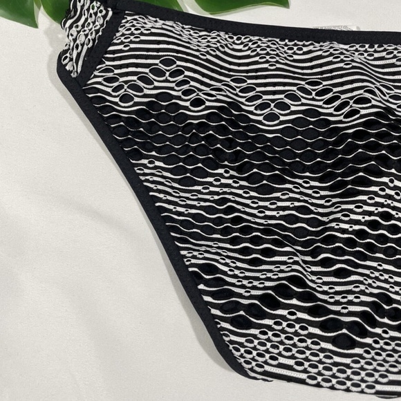 NEW Becca [‎ Medium ] Reveal Hipster Bikini Bottoms in Black/White - Picture 9 of 12